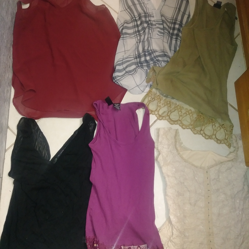 Sleeveless shirt lot! Size medium!